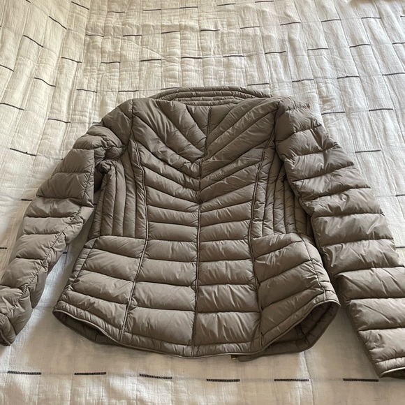 Michael Kors Coat only worn once - Picture 4 of 4